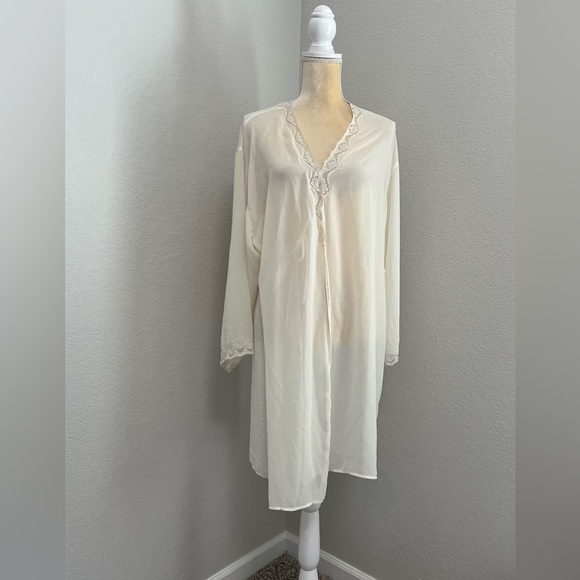 Lord & Taylor Other - Lord & Taylor Cream Robe